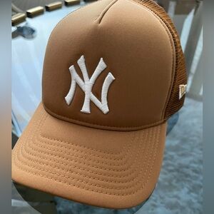 Unisex NY Yankee Fitted!